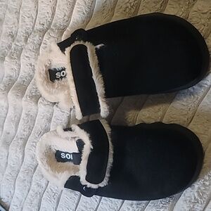 Sorel size 8 black viibe faux fur clogs